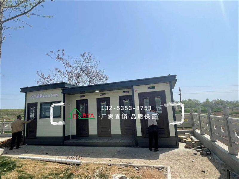 洛陽(yáng)嵩縣老客戶回購(gòu)定制款移動(dòng)廁所 洛陽(yáng)嵩縣老客戶回購(gòu)定制款移動(dòng)廁所